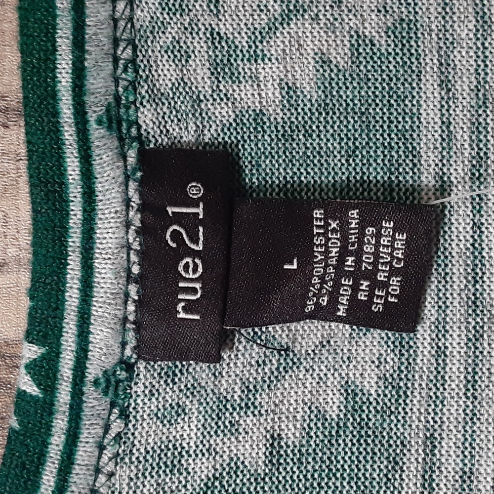 Rue 21 Top - Picture 3 of 3
